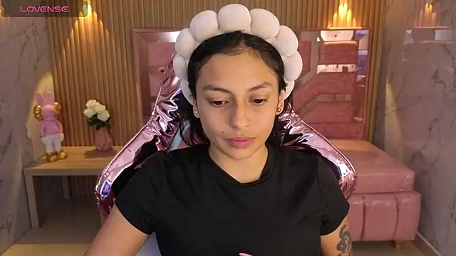 Snapshot of lilith_petit_sub chatting on 30, 11, 2025 lilith petit sub online show from 30, 11, 2025