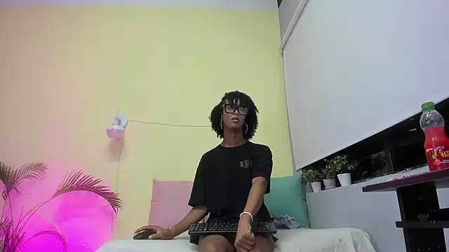 Snapshot of nahomy_james25 chatting on 13, 5, 2026 nahomy james25 online show from 13, 5, 2026