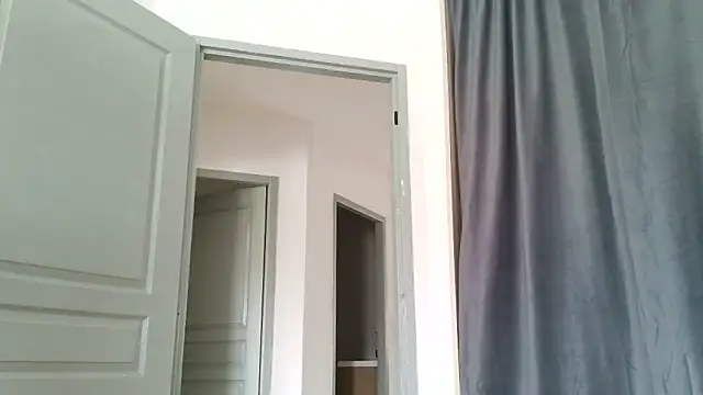 Snapshot of serena__vedette chatting on 16, 4, 2026 serena vedette online show from 16, 4, 2026