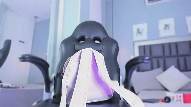 Raven jade  online show from 30, 10, 2025