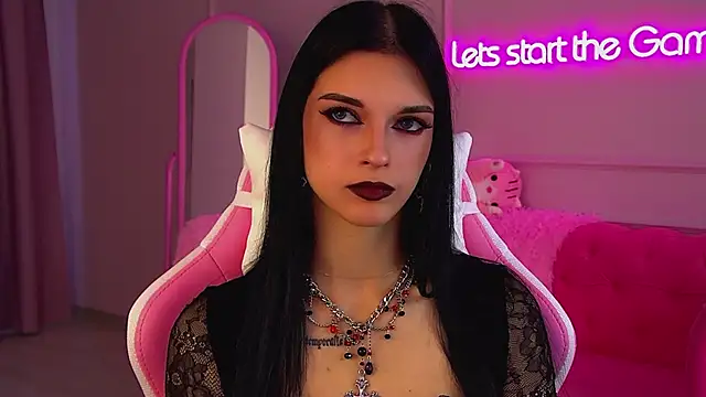 Snapshot of BeverlyMost chatting on 11, 9, 2025 BeverlyMost online show from 11, 9, 2025