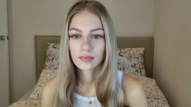 Snapshot of GabriellaOlsen chatting on 8, 10, 2025 GabriellaOlsen online show from 8, 10, 2025