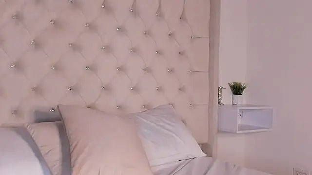 bella bloomg online show from 30, 1, 2025