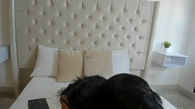 bella bloomg online show from 9, 3, 2025