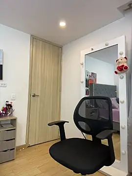 Snapshot of KarlaWild chatting on 9, 10, 2025 KarlaWild online show from 9, 10, 2025