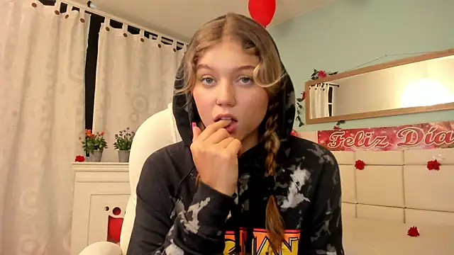 alaia greyy online show from 18, 2, 2025