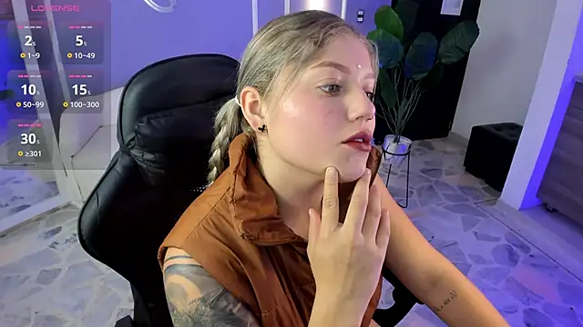 alaia greyy online show from 18, 9, 2025