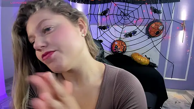 alaia greyy online show from 28, 10, 2025