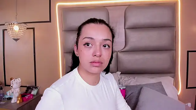 CAYLINCOLLINS online show from 10, 4, 2026