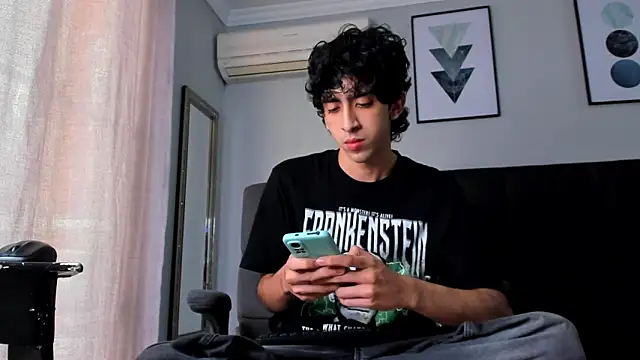 Snapshot of Alezzandro_ chatting on 15, 3, 2025 Alezzandro online show from 15, 3, 2025