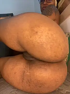 Snapshot of Charlotte_bronxxx chatting on 17, 10, 2025 Charlotte bronxxx online show from 17, 10, 2025