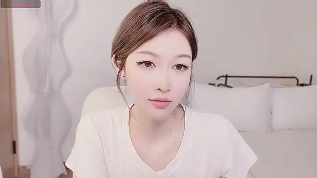 Snapshot of longlong_xu chatting on 23, 10, 2025 longlong xu online show from 23, 10, 2025
