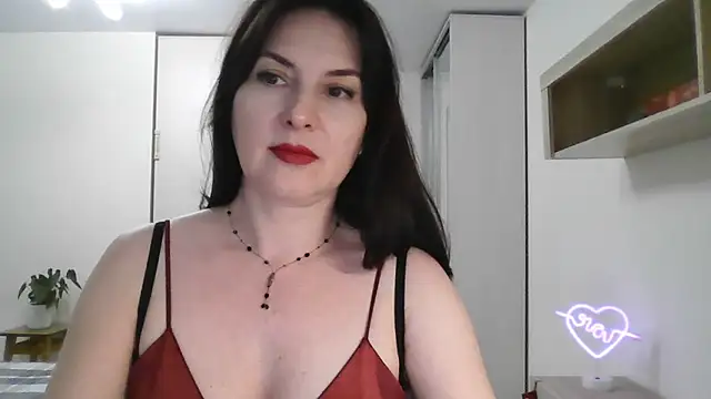 Victoria Glam online show from 28, 1, 2025