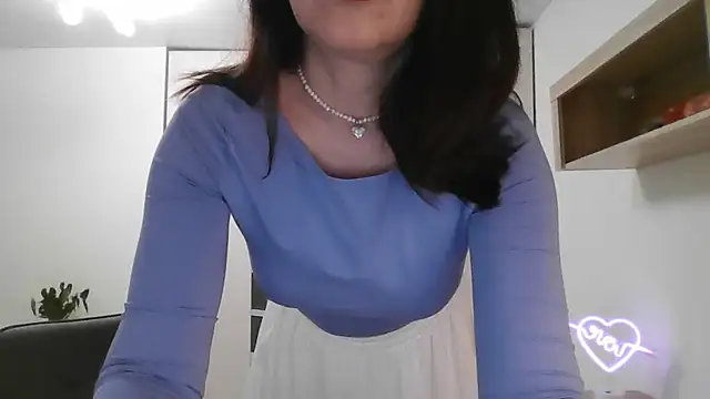 Victoria Glam online show from 4, 2, 2025