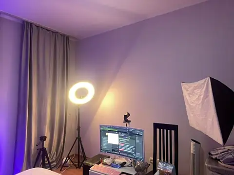 Molli Luv online show from 2, 3, 2025