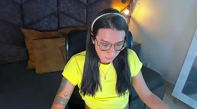 LauraaGomezz   online show from 3, 2, 2025