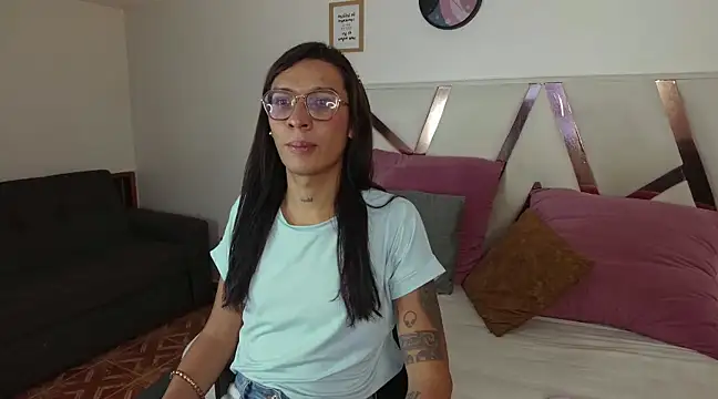 LauraaGomezz   online show from 25, 2, 2025