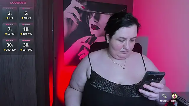 Snapshot of QueenOfHaze chatting on 5, 6, 2026 QueenOfHaze online show from 5, 6, 2026