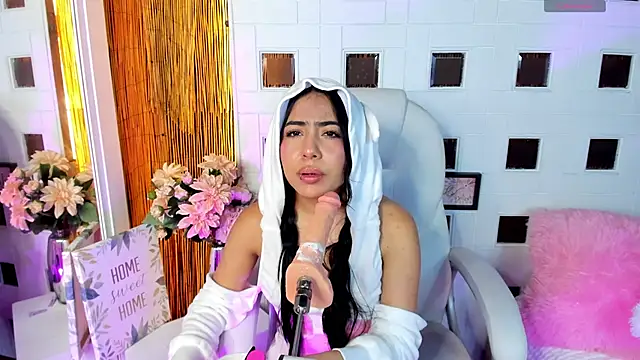 Snapshot of aniie_west chatting on 5, 3, 2025 aniie west online show from 5, 3, 2025