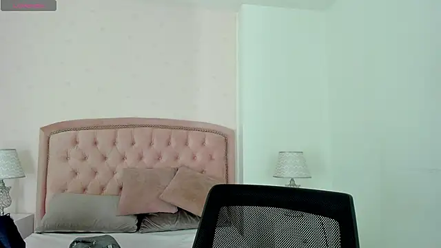 Kendall  Fox online show from 17, 10, 2025