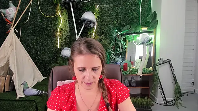 Snapshot of EmiliaBedy chatting on 1, 2, 2025 EmiliaBedy online show from 1, 2, 2025