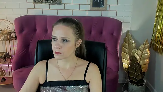 Snapshot of EmiliaBedy chatting on 2, 2, 2025 EmiliaBedy online show from 2, 2, 2025