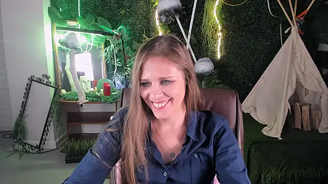 Snapshot of EmiliaBedy chatting on 5, 2, 2025 EmiliaBedy online show from 5, 2, 2025