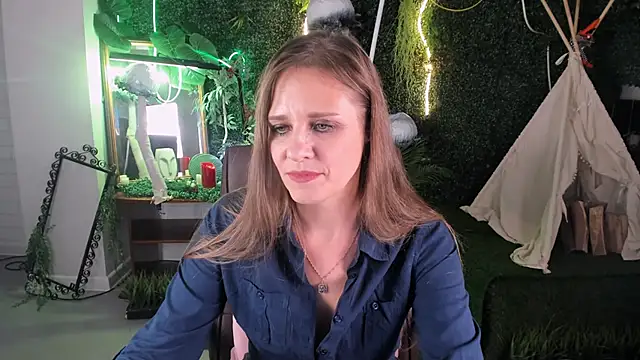 Snapshot of EmiliaBedy chatting on 5, 2, 2025 EmiliaBedy online show from 5, 2, 2025