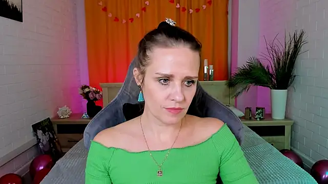 Snapshot of EmiliaBedy chatting on 10, 2, 2025 EmiliaBedy online show from 10, 2, 2025