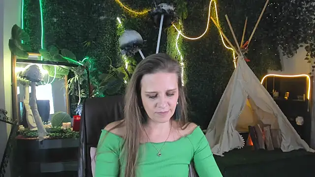 Snapshot of EmiliaBedy chatting on 11, 3, 2025 EmiliaBedy online show from 11, 3, 2025