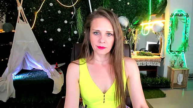 Snapshot of EmiliaBedy chatting on 7, 6, 2026 EmiliaBedy online show from 7, 6, 2026
