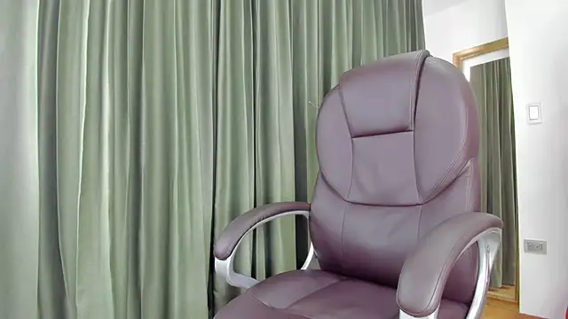 Snapshot of Tombarden chatting on 18, 3, 2025 Tombarden online show from 18, 3, 2025