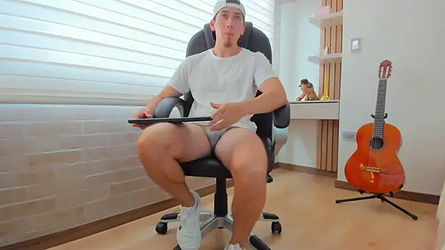 Snapshot of Tombarden chatting on 26, 11, 2025 Tombarden online show from 26, 11, 2025