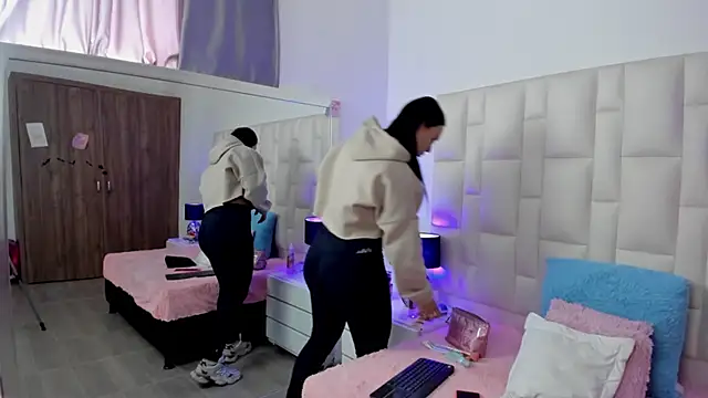 Ariana rouse online show from 22, 11, 2025