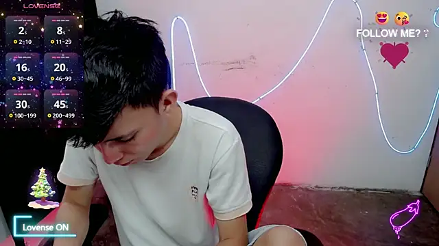 Snapshot of Alexxx_lov chatting on 18, 12, 2025 Alexxx lov online show from 18, 12, 2025