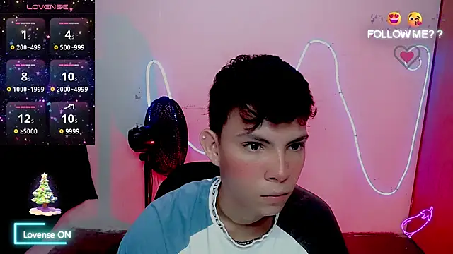 Snapshot of Alexxx_lov chatting on 20, 12, 2025 Alexxx lov online show from 20, 12, 2025