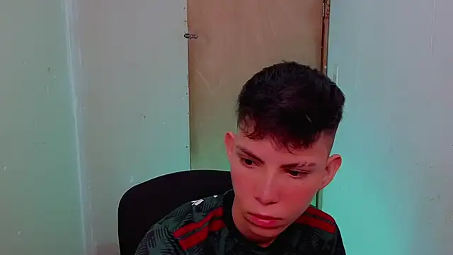 Snapshot of Alexxx_lov chatting on 13, 2, 2026 Alexxx lov online show from 13, 2, 2026