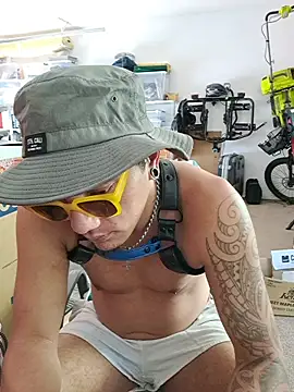 Snapshot of TAIZWRLD chatting on 20, 11, 2025 TAIZWRLD online show from 20, 11, 2025