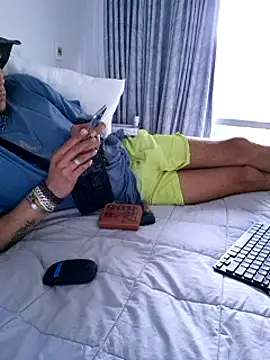 Snapshot of TAIZWRLD chatting on 20, 11, 2025 TAIZWRLD online show from 20, 11, 2025