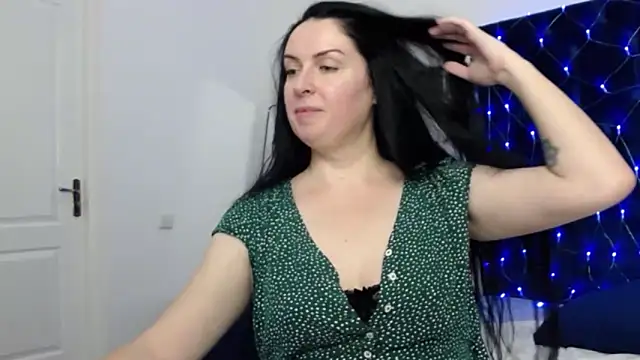 Snapshot of JacquelineElle chatting on 3, 2, 2025 JacquelineElle online show from 3, 2, 2025