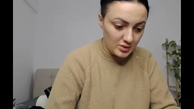 Snapshot of RaisaSalvi chatting on 3, 2, 2025 RaisaSalvi online show from 3, 2, 2025