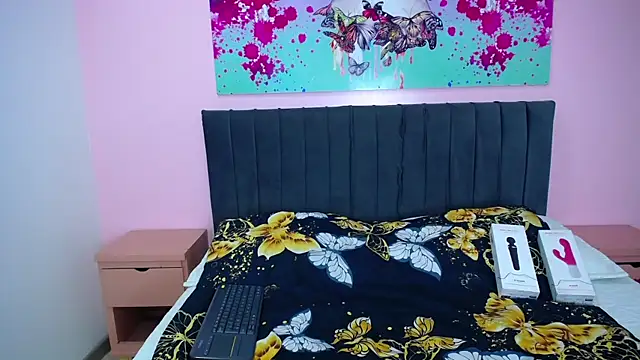 Snapshot of CamiilaReyes chatting on 24, 9, 2025 CamiilaReyes online show from 24, 9, 2025