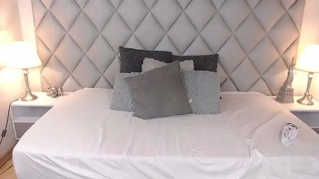 LalyCastro online show from 16, 2, 2025