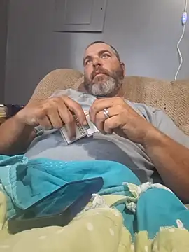 Snapshot of thickdaddy2982 chatting on 5, 3, 2025 thickdaddy2982 online show from 5, 3, 2025