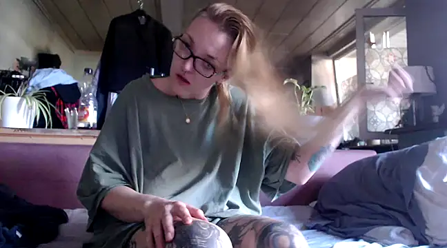 Astrid-Gilbert online show from 5, 3, 2025