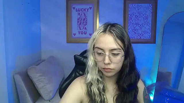 Hela v online show from 24, 11, 2025