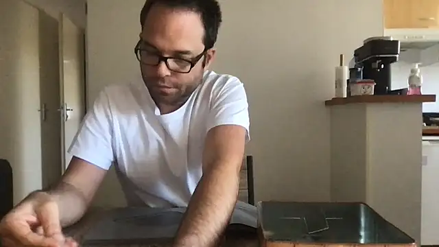 Funnyjul31 online show from 4, 4, 2026