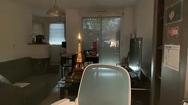 Funnyjul31 online show from 12, 4, 2026