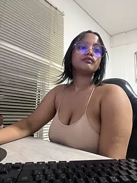 Snapshot of my_cam chatting on 5, 3, 2025 my cam online show from 5, 3, 2025