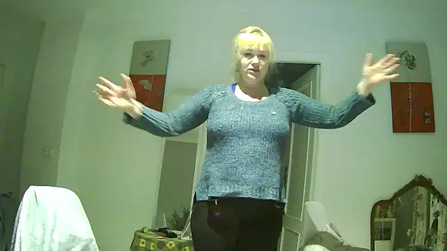 Snapshot of Luzia-Sal chatting on 14, 2, 2025 Luzia-Sal online show from 14, 2, 2025